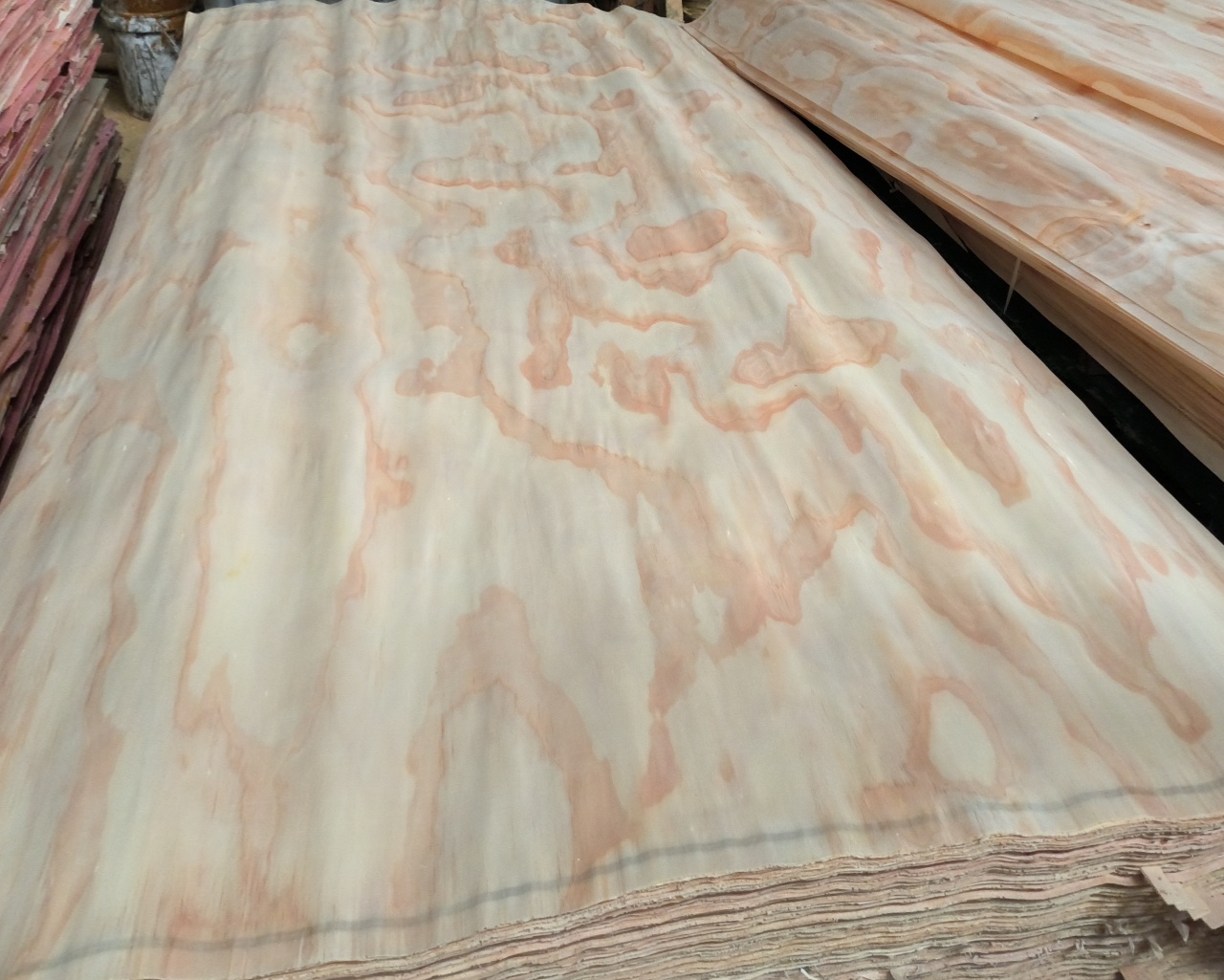 Pine plywood AB Grade (1).jpg